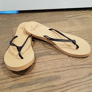 Roxy flip flops